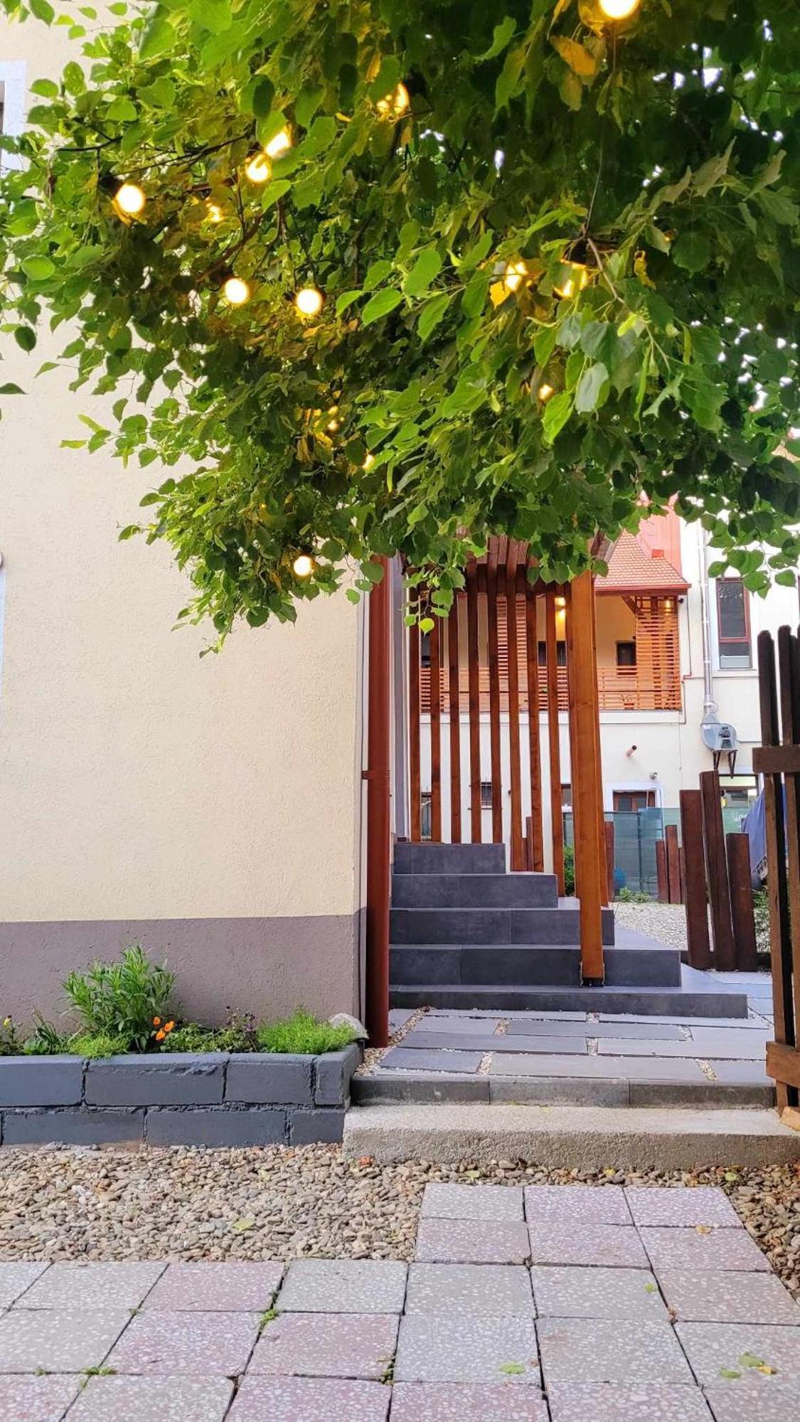 Urban Six Apartments Făgăraş Eksteriør bilde