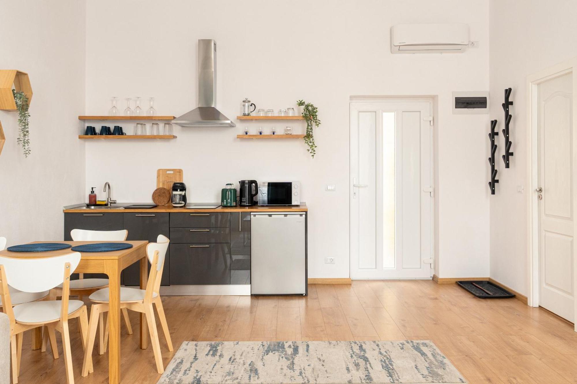 Urban Six Apartments Făgăraş Eksteriør bilde