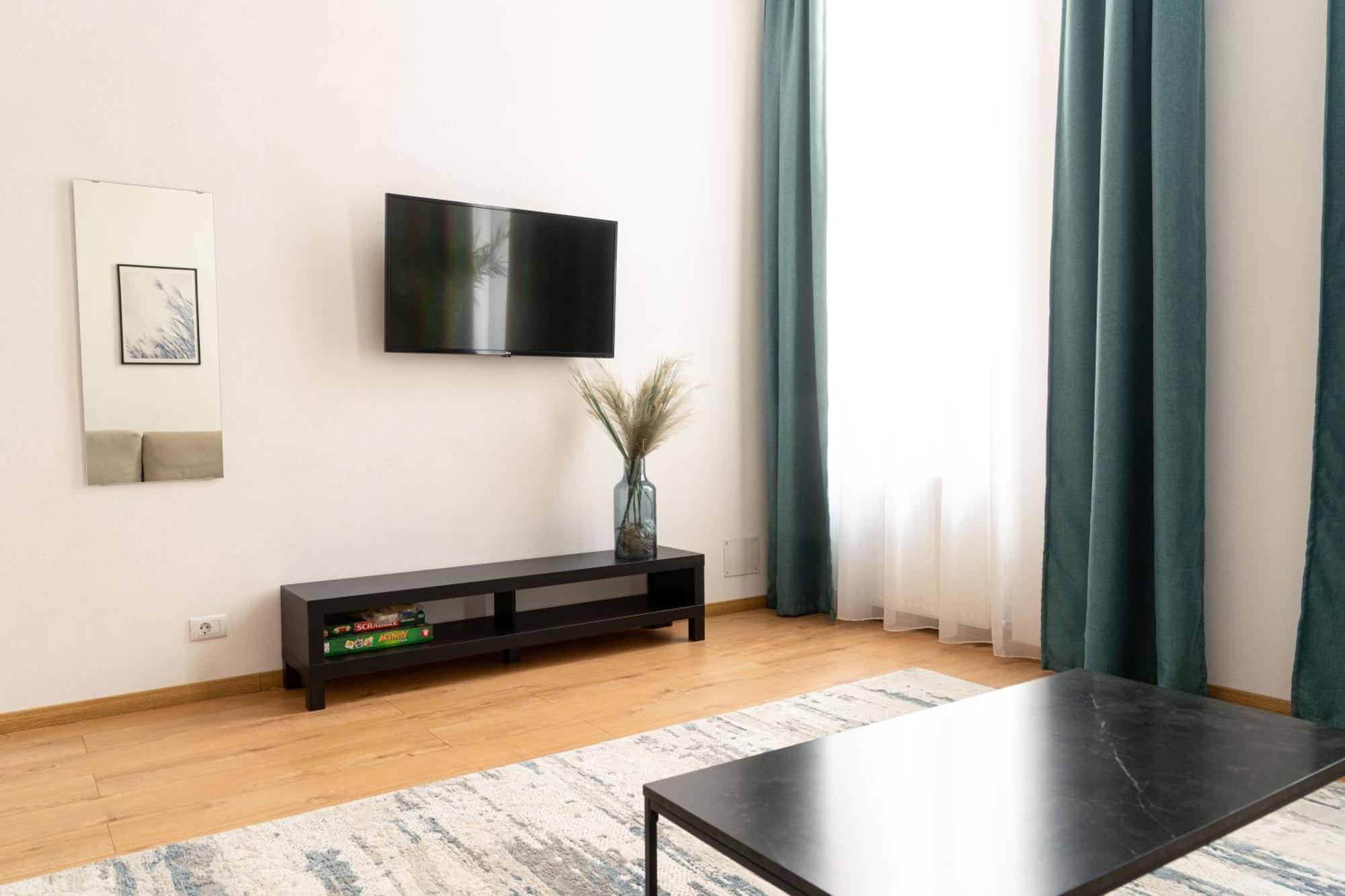 Urban Six Apartments Făgăraş Eksteriør bilde