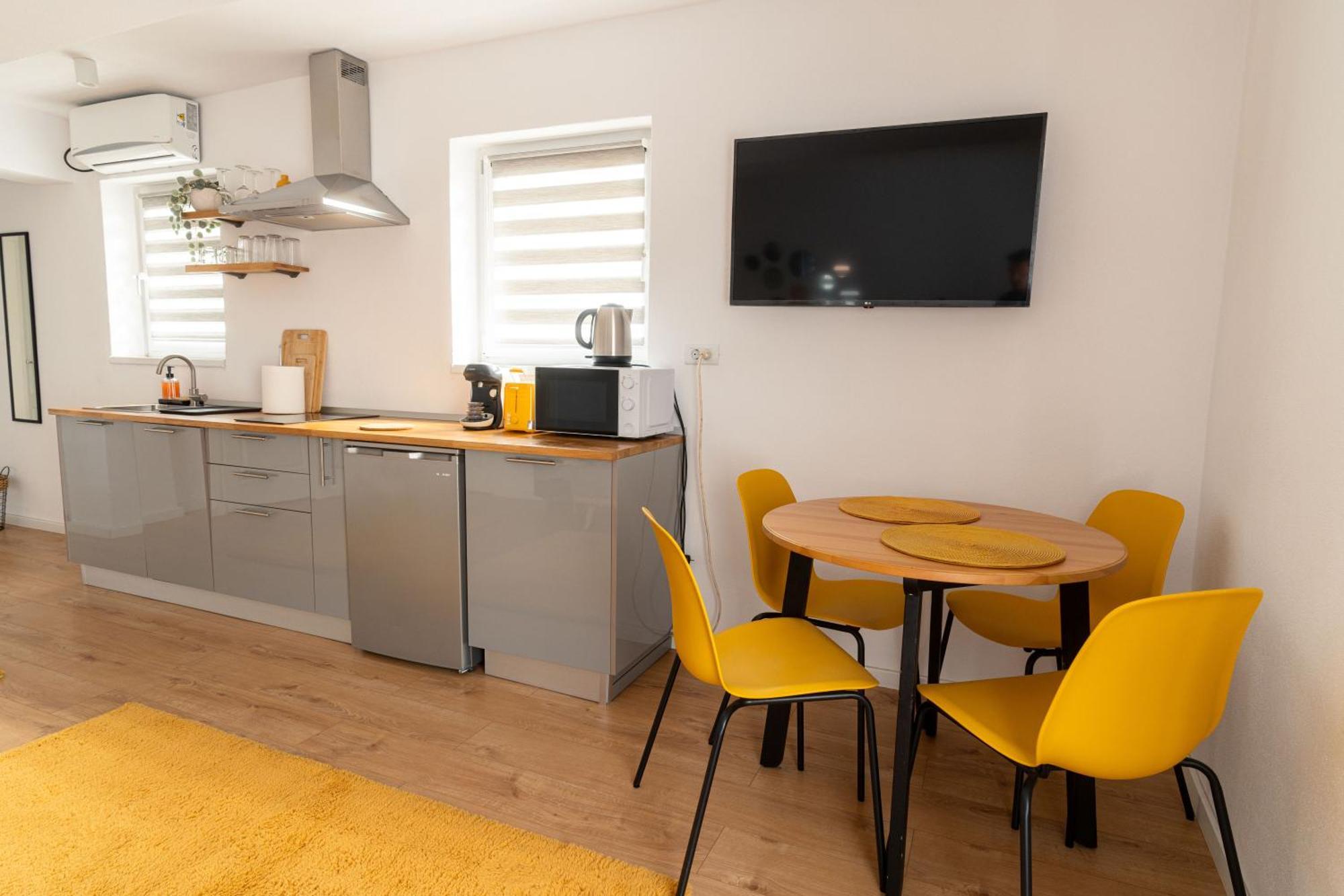 Urban Six Apartments Făgăraş Eksteriør bilde